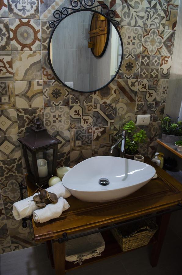 Ingrosso House Bed & Breakfast เลชเช ภายนอก รูปภาพ